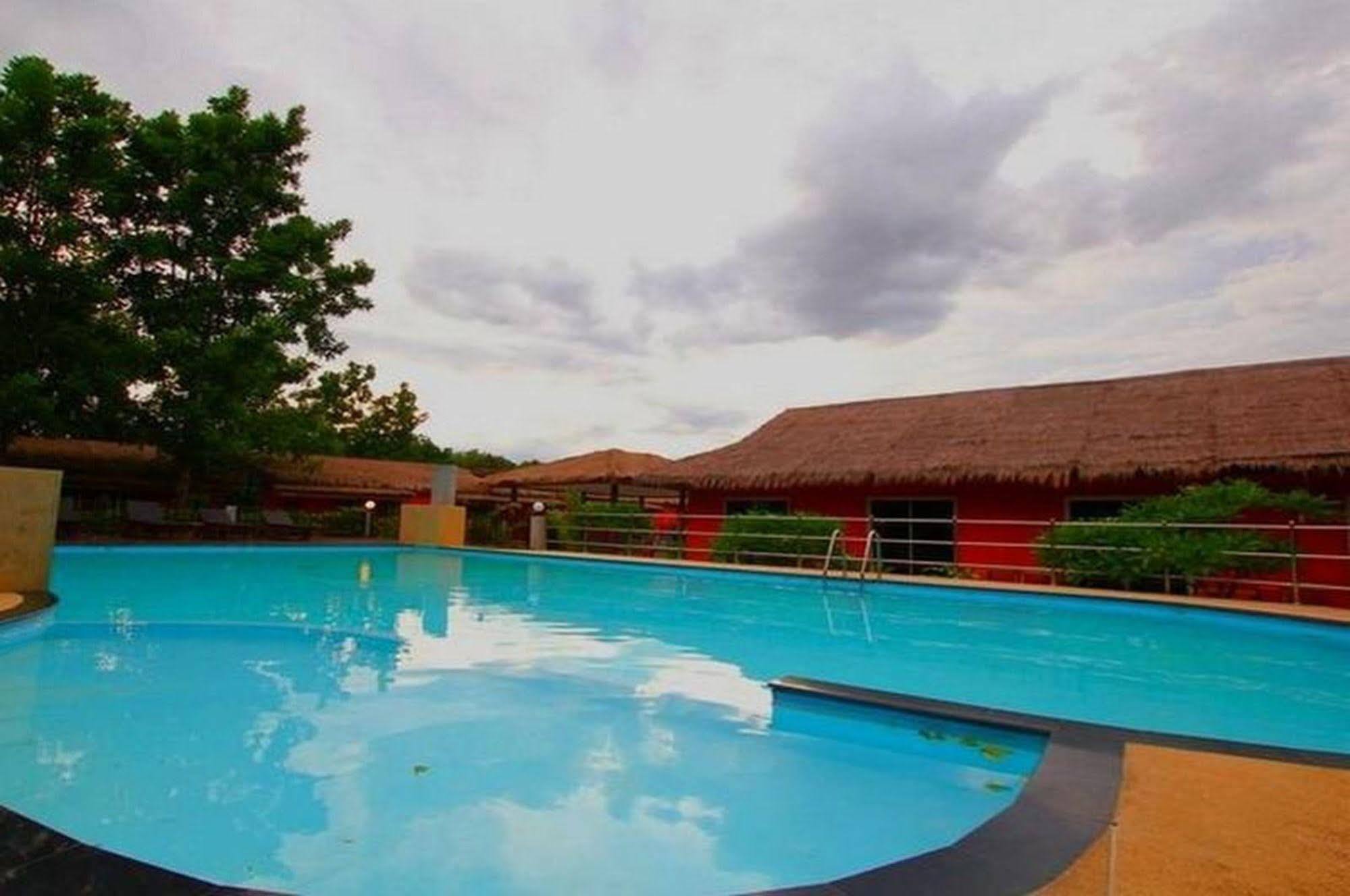 Aurora Resort Канчанабури Экстерьер фото